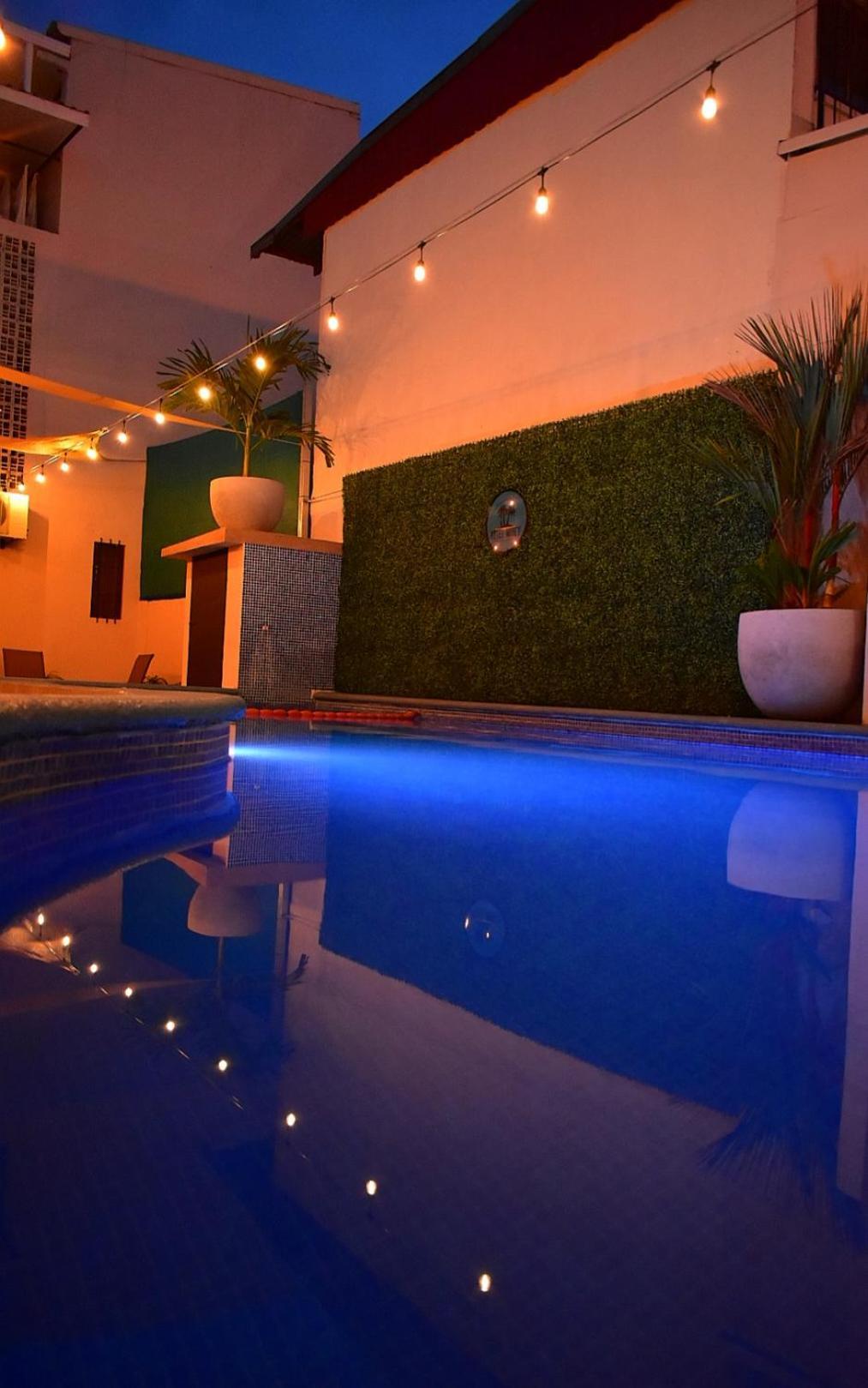 Hotel Cabinas Midey Puntarenas Bagian luar foto