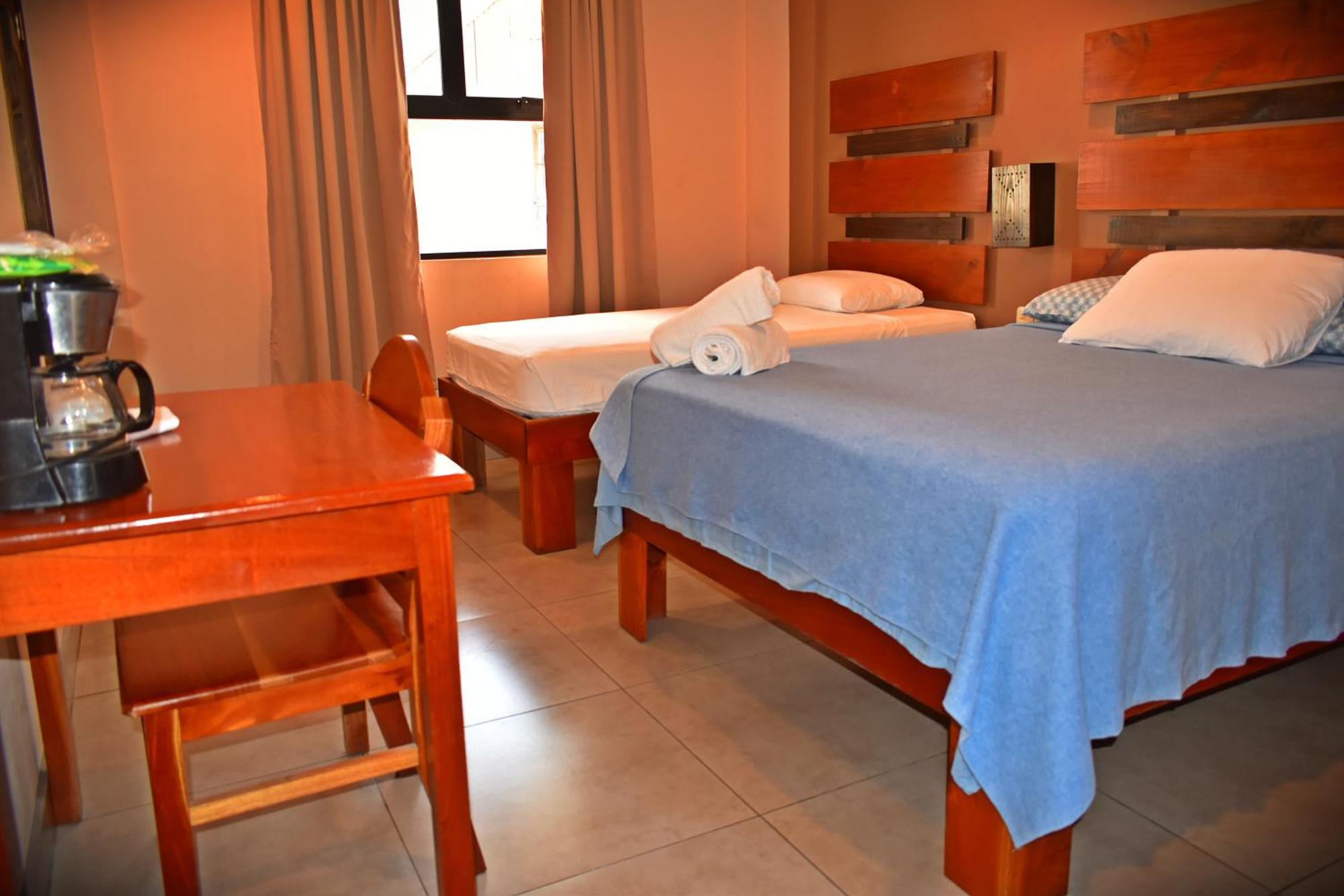 Hotel Cabinas Midey Puntarenas Bagian luar foto