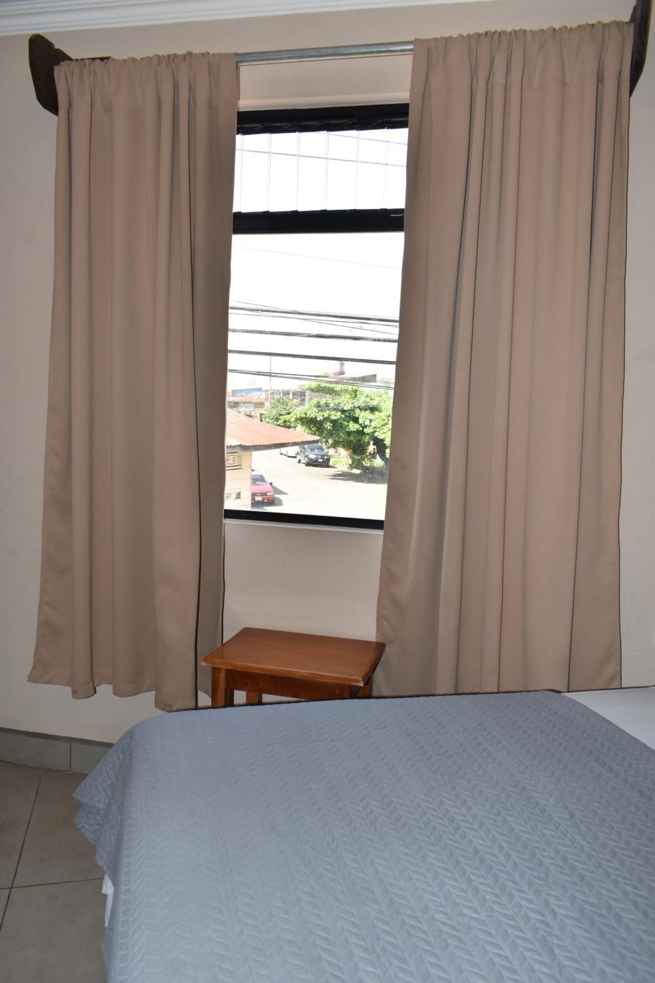 Hotel Cabinas Midey Puntarenas Bagian luar foto