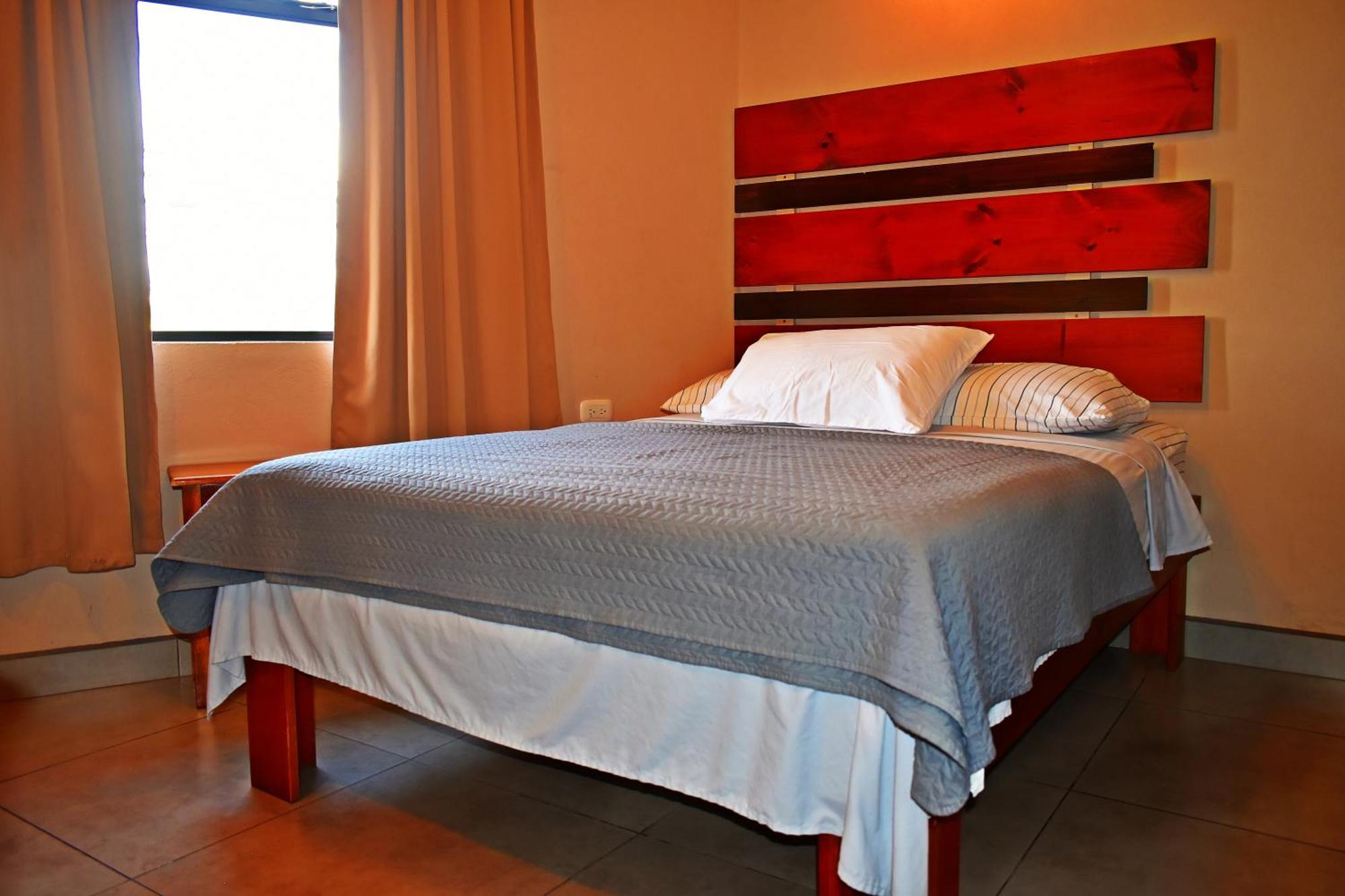 Hotel Cabinas Midey Puntarenas Bagian luar foto